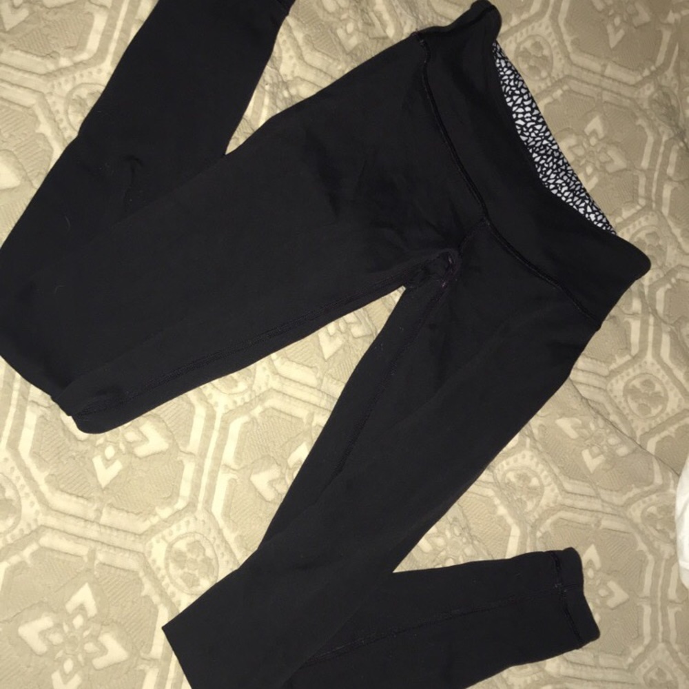 LULULEMON REVERSIBLE LEGGINGS